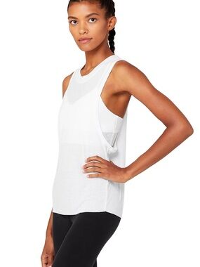 ALO Yoga Heat Wave Tank in White size Large